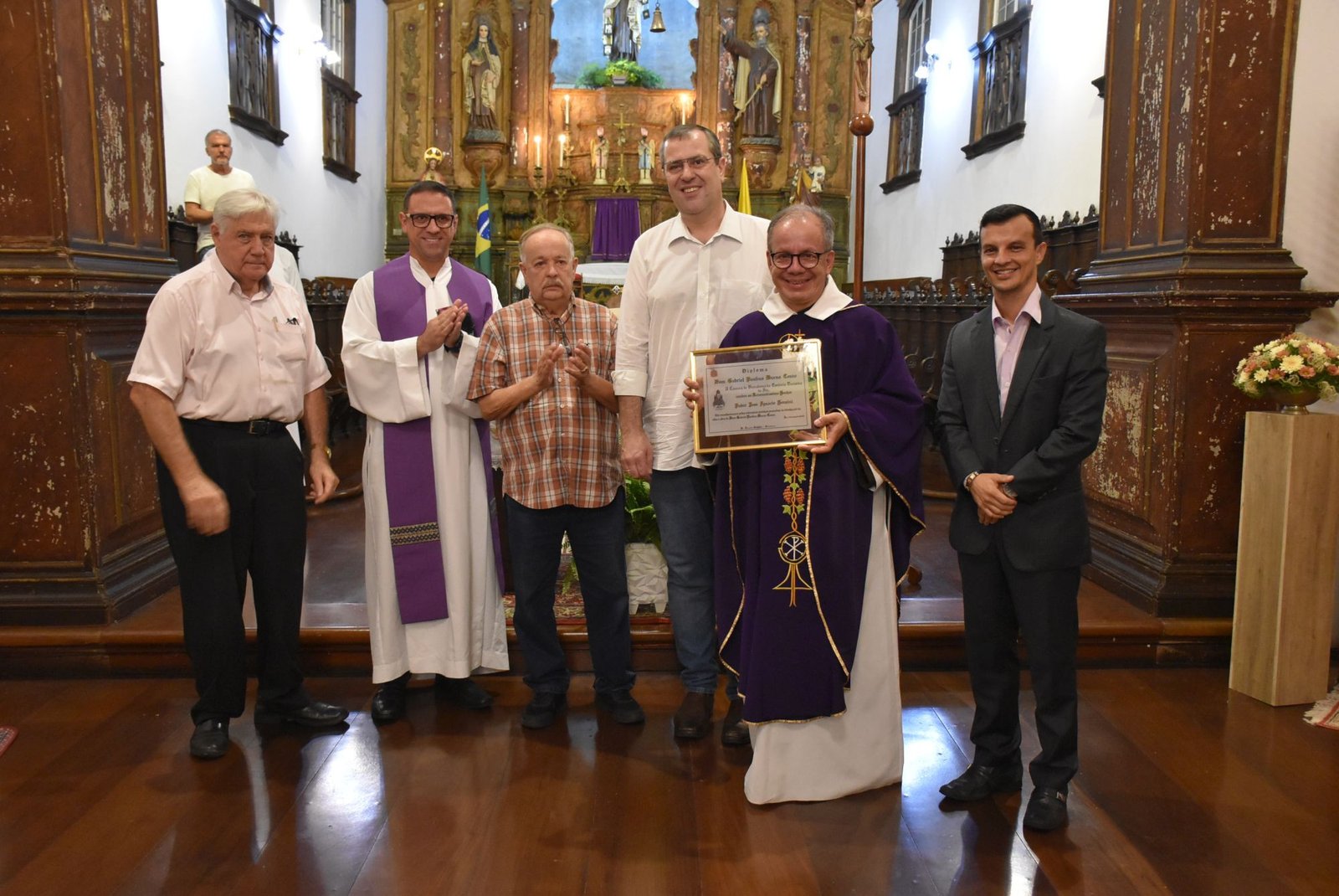 Padre Jos Ign Cio Sonsini Recebe Diploma E Medalha Dom Gabriel