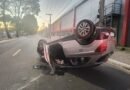 Motorista com suspeita de embriaguez capota carro na Marginal