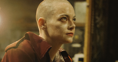 CRÍTICA DE CINEMA:  BUGONIA