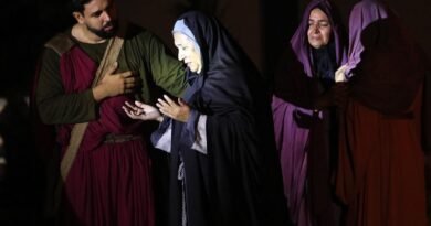 Igreja São Cristóvão recebe encenação da Paixão de Cristo na sexta-feira Igreja São Cristóvão recebe encenação da Paixão de Cristo na sexta-feira