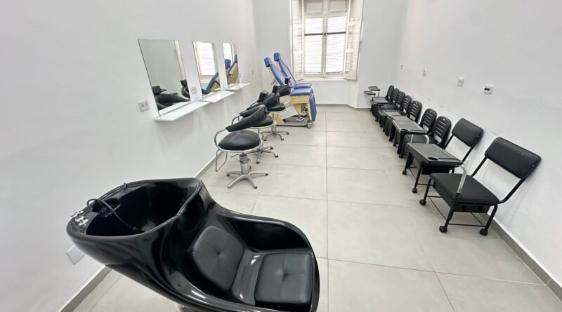 CCP oferece cursos gratuitos de progressiva e cachos