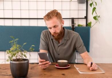Como as plataformas digitais ajudam a manter a documentação do carro em dia?