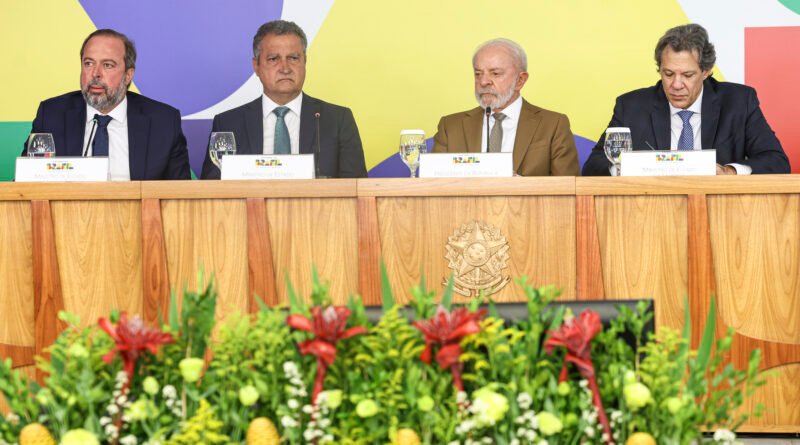 Governo zera PIS e Cofins do diesel para conter alta