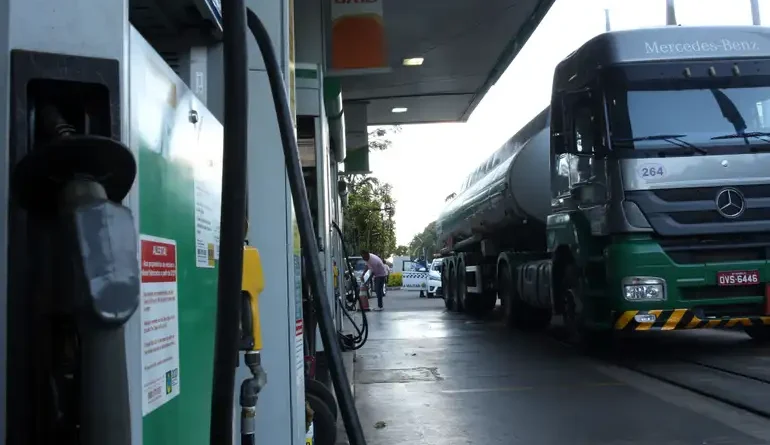 Diesel em Itu segue entre os mais caros da região e chega a R$ 7,47 Diesel em Itu segue entre os mais caros da região e chega a R$ 7,47