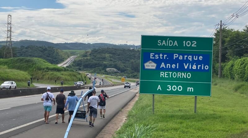 Via Colinas orienta romeiros sobre tráfego seguro nas rodovias durante peregrinação da Paixão de Cristo