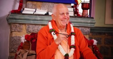 Espaço Ganesha recebe lançamento do livro “Bhagavad-gītā em Seis Temas” Espaço Ganesha recebe lançamento do livro “Bhagavad-gītā em Seis Temas”