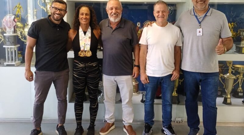 Atleta de Itu conquista ouro e recorde brasileiro no Sul-Americano Master de Natação