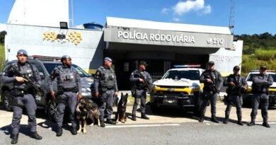 Cães Ozzy e Iron ajudam TOR e Canil a apreender haxixe em  Itu